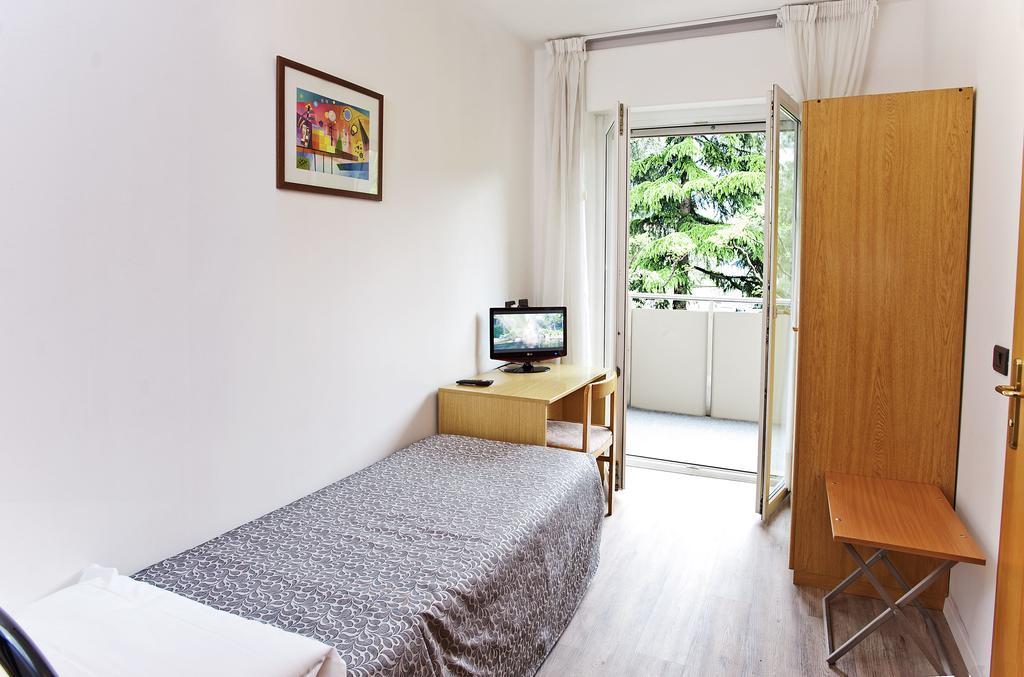 Hotel Rubino Nago-Torbole ภายนอก รูปภาพ
