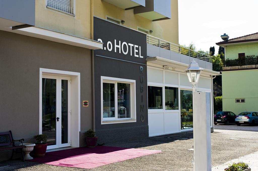 Hotel Rubino Nago-Torbole ภายนอก รูปภาพ