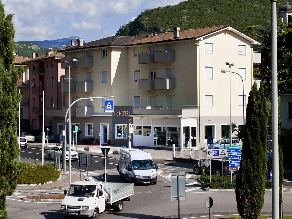 Hotel Rubino Nago-Torbole ภายนอก รูปภาพ