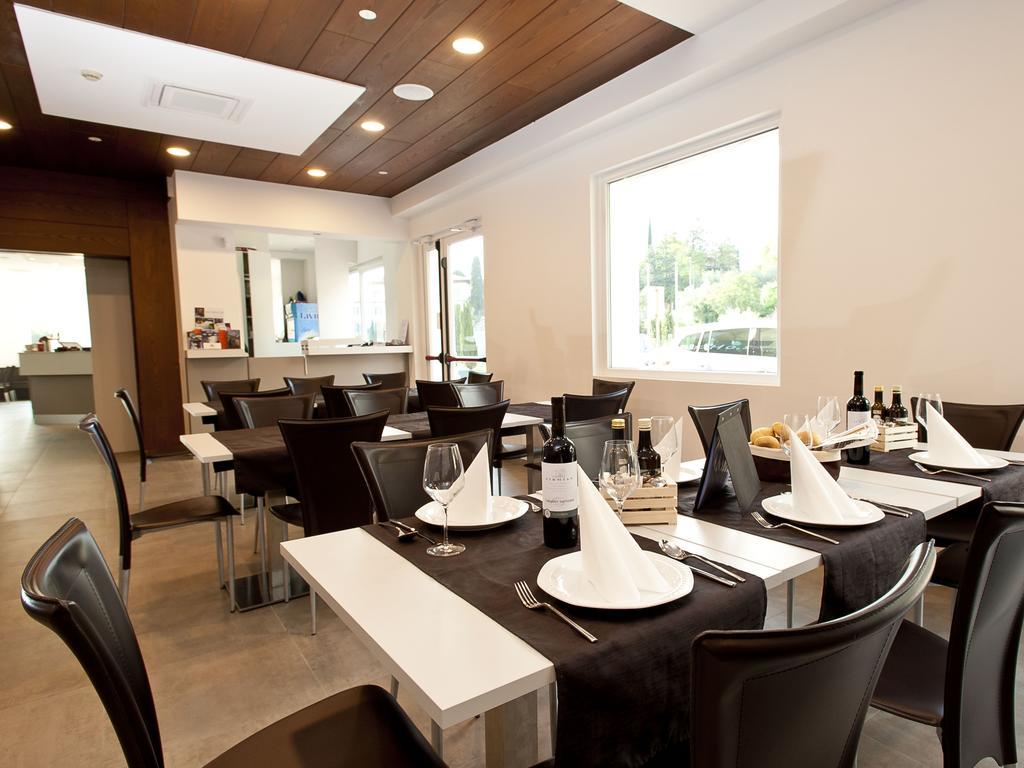 Hotel Rubino Nago-Torbole ภายนอก รูปภาพ