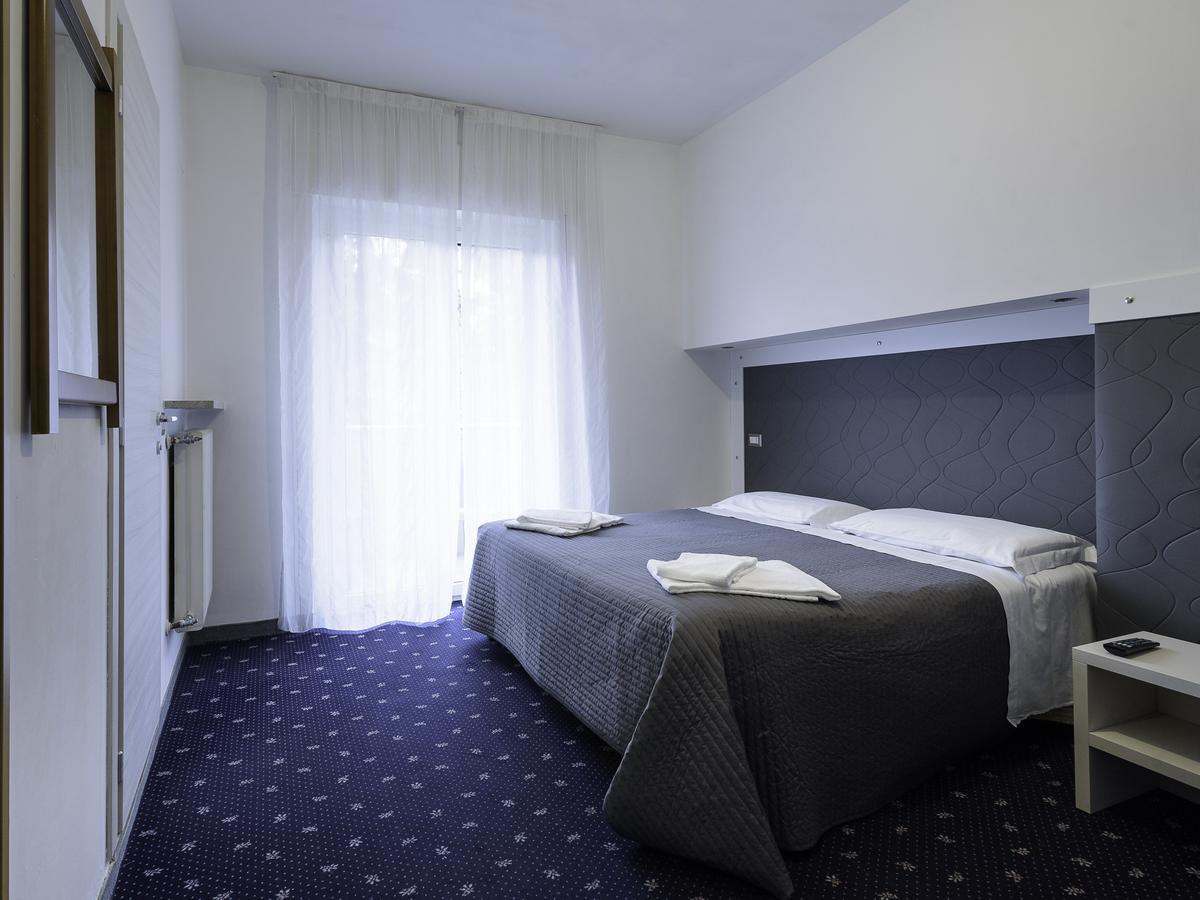 Hotel Rubino Nago-Torbole ภายนอก รูปภาพ