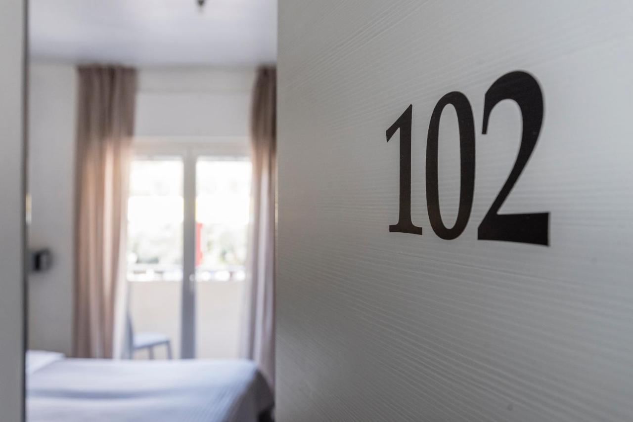 Hotel Rubino Nago-Torbole ภายนอก รูปภาพ
