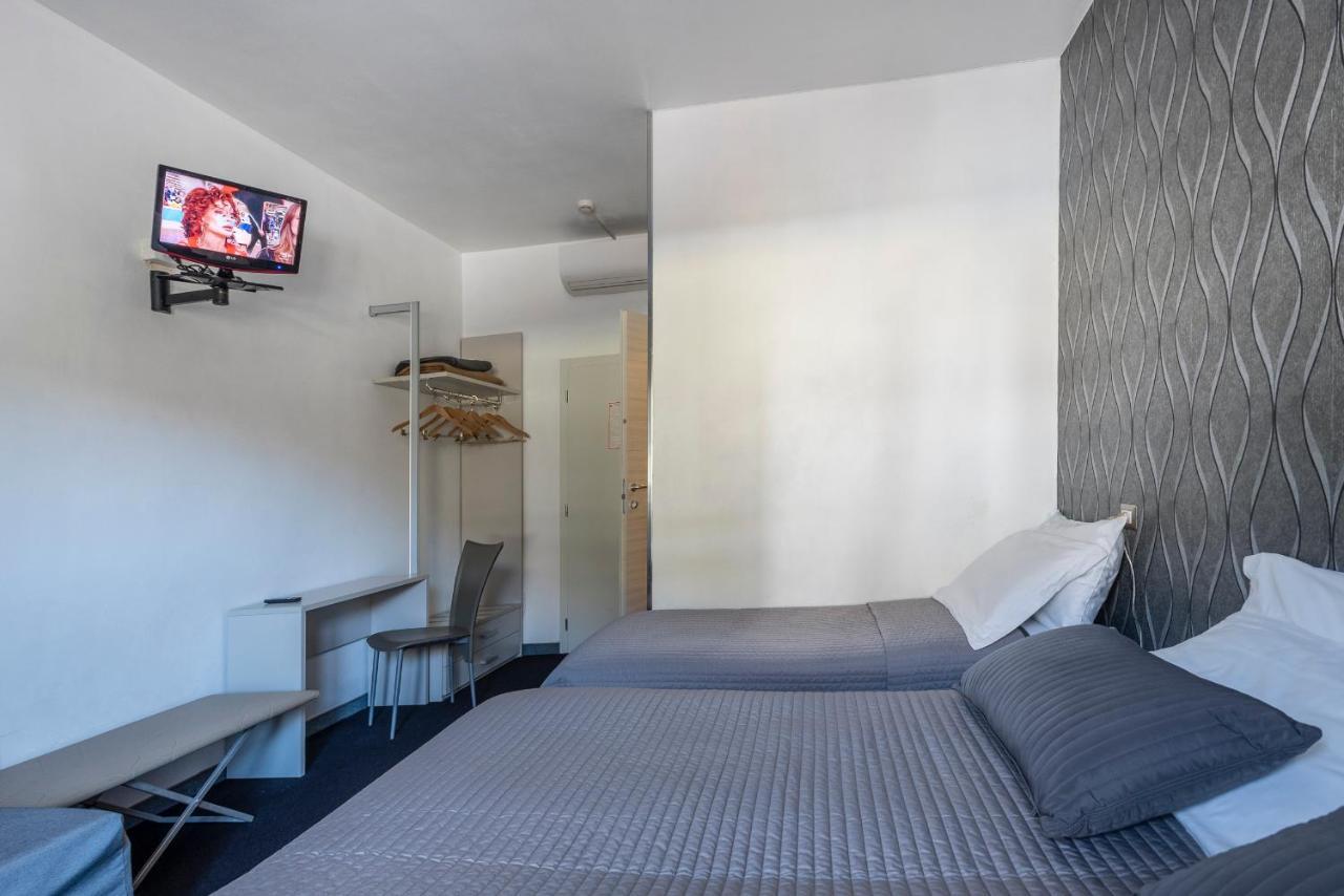Hotel Rubino Nago-Torbole ภายนอก รูปภาพ