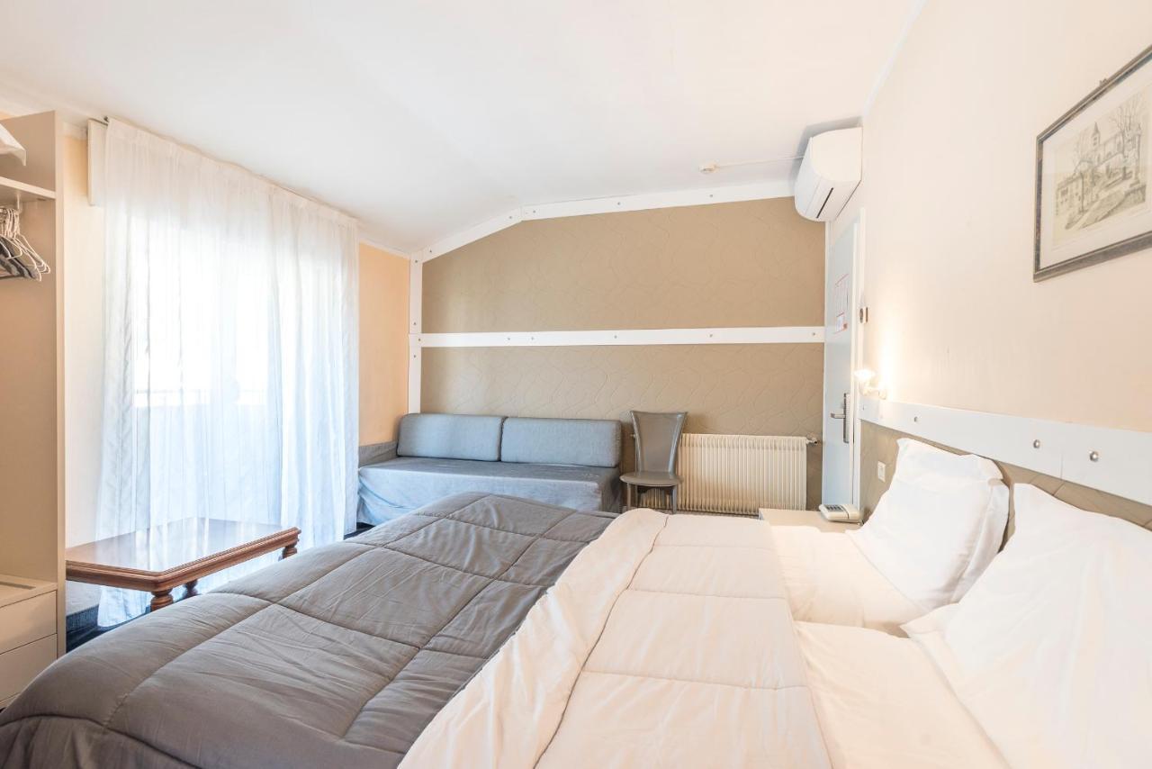 Hotel Rubino Nago-Torbole ภายนอก รูปภาพ