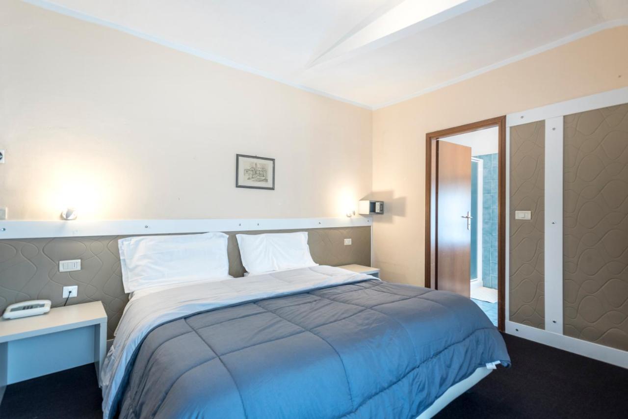 Hotel Rubino Nago-Torbole ภายนอก รูปภาพ